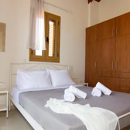 Emilia'S Guest House Upper Floor Stoúpa Buitenkant foto