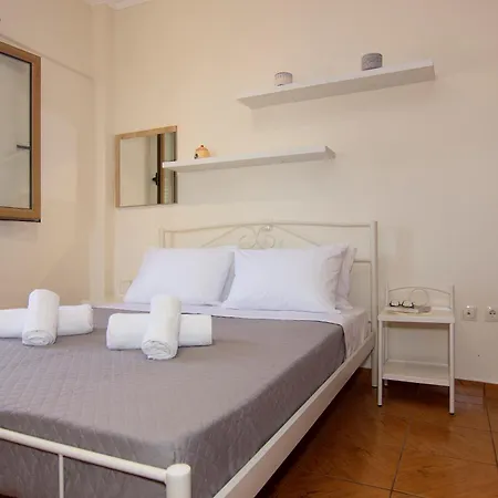 Emilia'S Guest House Upper Floor Stoúpa Buitenkant foto